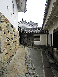 世界遺産の姫路城の路地