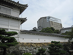 世界遺産姫路城の菱の門の白壁