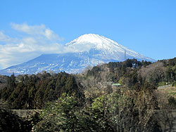 高速から見える富士山