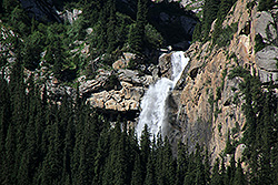 キルギスのバルスコーン滝