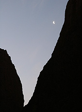 トドラ渓谷の夜明け