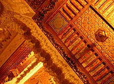 モロッコ建築の建物の天井