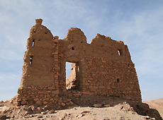 モロッコの世界遺産アイト・ベン・ハッドゥの頂上