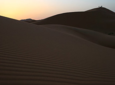 サハラ砂漠の夜明け