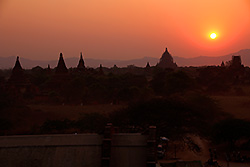 夕陽に染まる仏教建築群は必見！ミャンマーの古都バガン