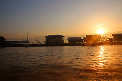 ミャンマーのインレー湖の夜明け