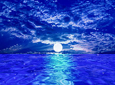 満月に照らされる空と海のフォトコラージュ
