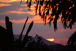 スリランカの世界遺産キャンディの丘から見た夕日