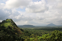 スリランカの世界遺産ダンブッラの石窟寺院からの景色