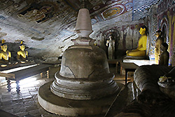 スリランカの世界遺産ダンブッラの石窟寺院