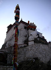 チベット最初の王宮跡 ヨンブ・ラカン