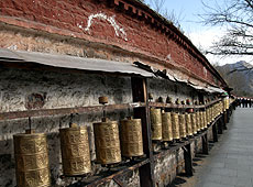 チベットの世界遺産ポタラ宮のマニ車