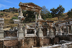 エフェス遺跡のトラヤヌスの泉