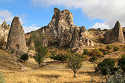 初秋のトルコの世界遺産カッパドキアの洞窟住居