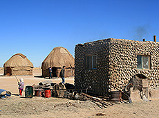 ウズベキスタンのキジルクム砂漠の遊牧民の集落