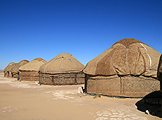 ウズベキスタンのキジルクム砂漠のユルタ