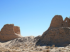 ウズベキスタンのキジルクム砂漠の古代都市遺跡アヤズカラ