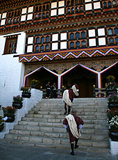 ブータンの宗教と政治を担うタシチョ・ゾン