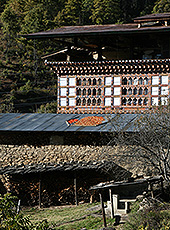 ブータンの伝統的な建築の家