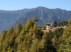 ブータンのタクツァン僧院への山道からの風景