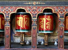 ブータンの最古の寺キチュ・ラカンのマニ車
