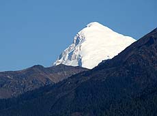 ブータンの白き天女の峰と呼ばれる霊峰チョモラリ