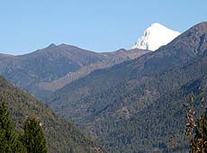 女神の神聖な山という意味を持つブータンのチョモラリ峰