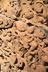 アンコール遺跡のバンテアイ・スレイの彫刻