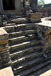 世界遺産アンコール遺跡のバンテアイ・サムレの階段