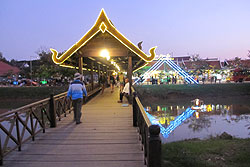 カンボジアのオールドマーケットの橋