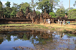 カンボジアの赤い砦バンテアイスレイ 