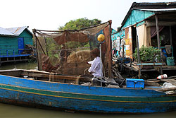 カンボジアのトンレサップ湖で暮らす人々