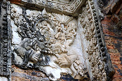 アンコール遺跡最古のプリア・コーに残る漆喰の彫刻