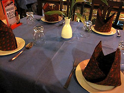 伝統影絵スバエク鑑賞の夕食