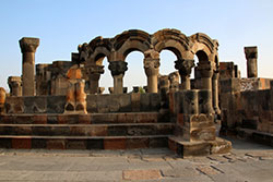 アルメニアの世界遺産スヴァルトノツ大聖堂