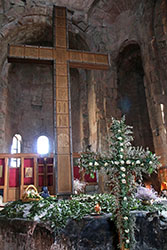 ジョージアのジュワリ教会の木製の十字架