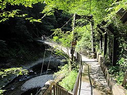日本三名瀑の袋田の滝の吊橋