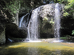 奥久慈の月待の滝