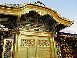 上野公園の重要文化財上野東照宮の唐門 