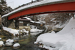 湯西川温泉の湯西川にかかる橋