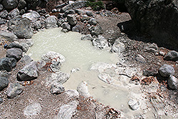 日本百名山の磐梯山の中ノ湯の温泉