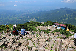 日本百名山の磐梯山山頂からの風景