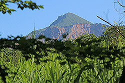 磐梯高原の五色沼から見た日本百名山の磐梯山