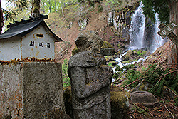 蔵王国定公園の不動滝のお地蔵様