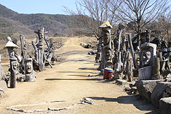 韓国の世界遺産河回村の仮面のオブジェ