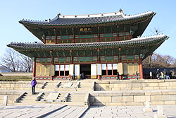 韓国の世界遺産の昌徳宮にある仁政殿