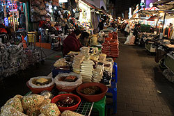 韓国の南大門市場の露店