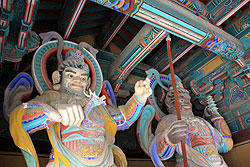 韓国の世界遺産仏国寺の広目天王と多聞天王