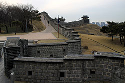 韓国の世界遺産の水原華城