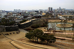 韓国の世界遺産水原華城の庭園